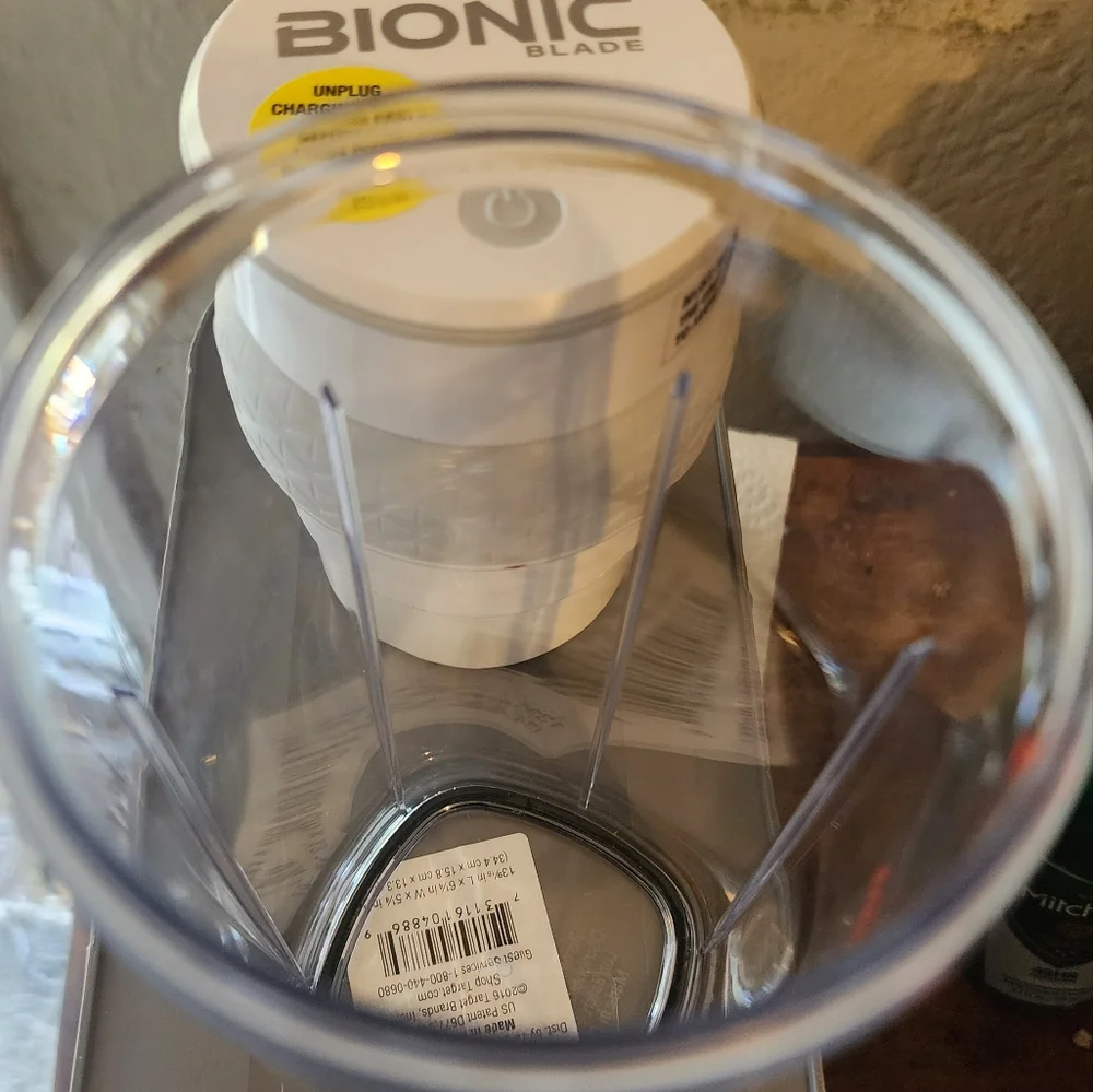 Brand new portable bionic blade portable drink blender - Picture 2 of 5